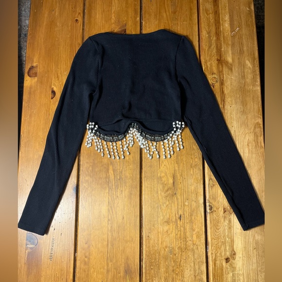 Black Ribbed Long-Sleeve Pearl Fringe Crop Top - Picture 3 of 4